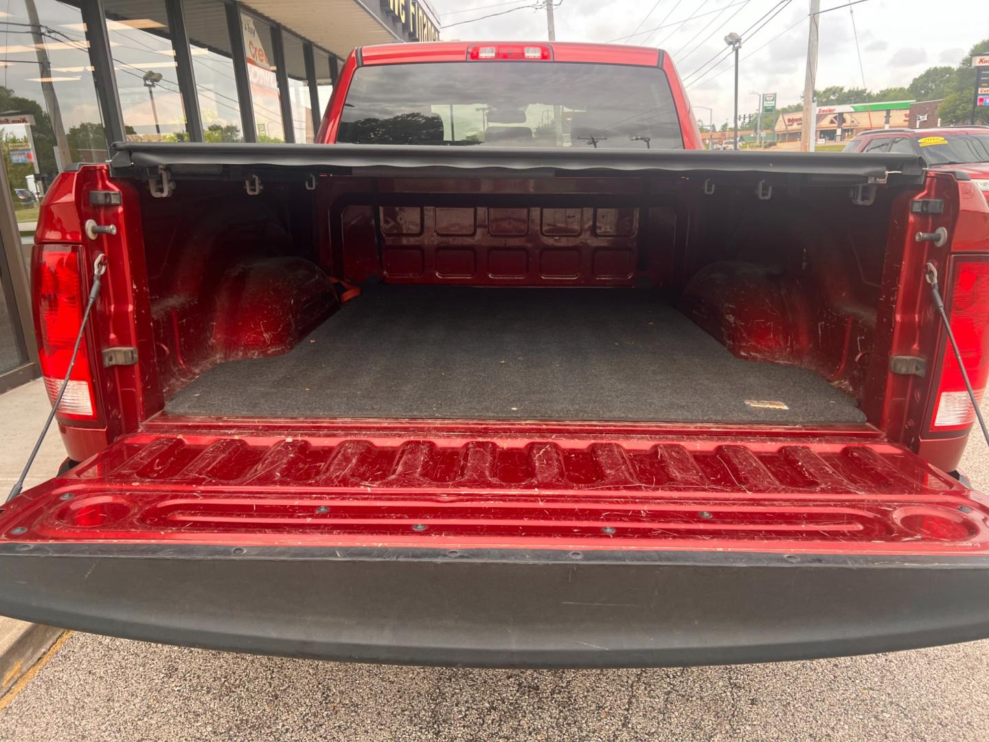 2015 RED RAM 1500 Tradesman Quad Cab 4WD (1C6RR7FT7FS) with an 5.7L V8 OHV 16V engine, 8-Speed Automatic transmission, located at 1633 W Kimberly, Davenport, IA, 52806, (563) 323-5341, 41.559456, -90.598732 - Photo#5